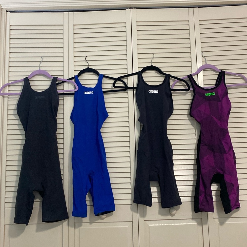 4 Arena powerskins in great condition! Two carbon flex 2 carbon air! Size 28